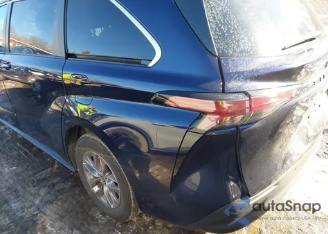 2021 Toyota Sienna Xle z USA, uszkodzony, nr VIN 5TDJRKEC9MS022638